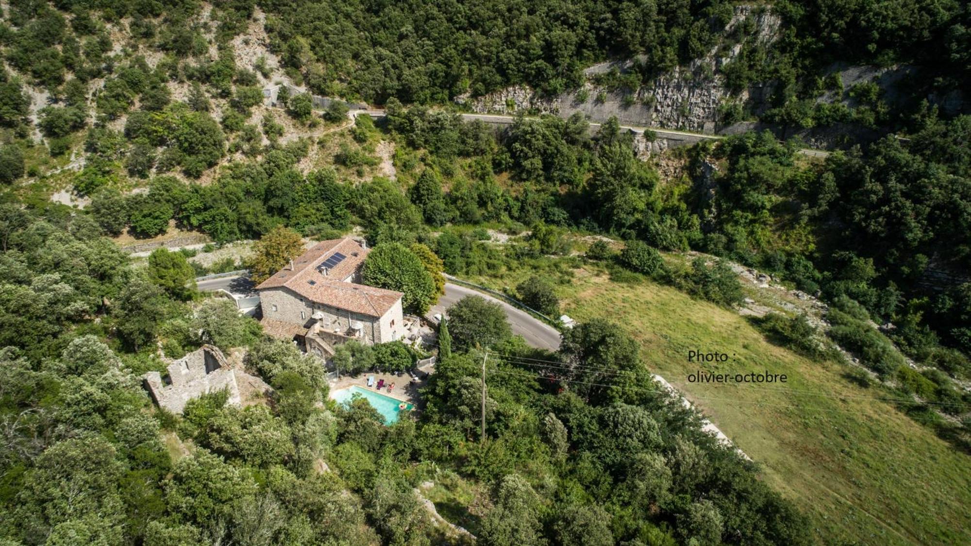 לינה וארוחת בוקר Sumène Domaine De La Carriere מראה חיצוני תמונה