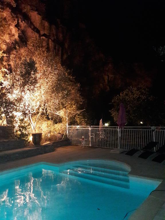 לינה וארוחת בוקר Sumène Domaine De La Carriere מראה חיצוני תמונה